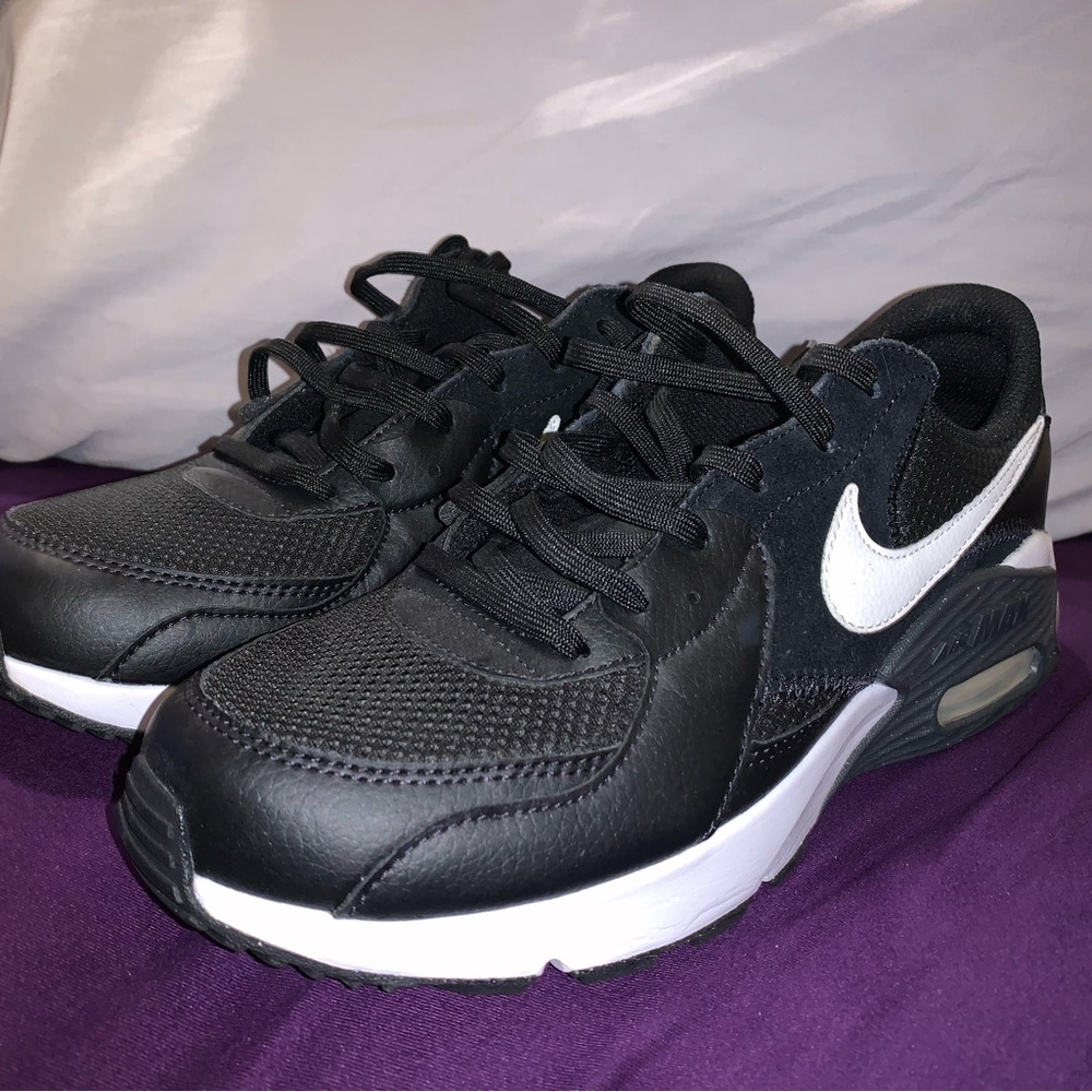 Black and White Sneakers Nike Air Max 90